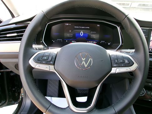 Used 2024 Volkswagen Jetta SE w/ Panoramic Sunroof Package FWD image 19