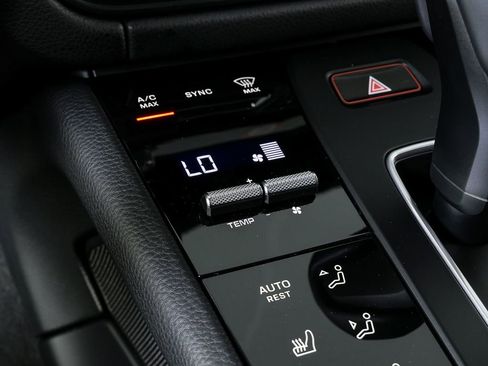 New 2026 Porsche Macan Turbo image 18