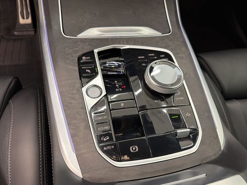 Used 2025 BMW X7 M60i AWD/4WD image 16