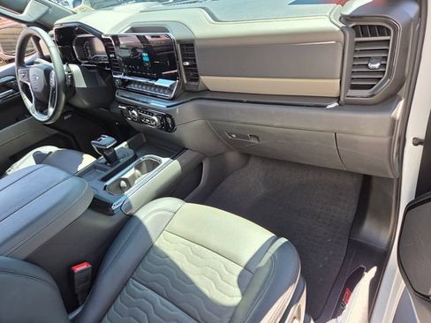 Used 2025 Chevrolet Silverado 1500 ZR2 w/ Technology Package AWD/4WD image 14