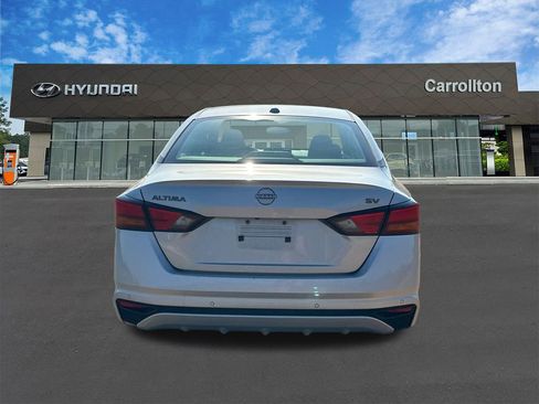 Used 2024 Nissan Altima 2.5 SV image 6