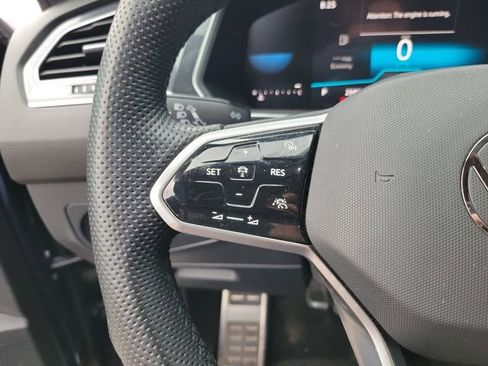 Used 2023 Volkswagen Tiguan SE R-Line image 16