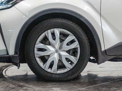 Used 2020 Toyota C-HR LE FWD image 9