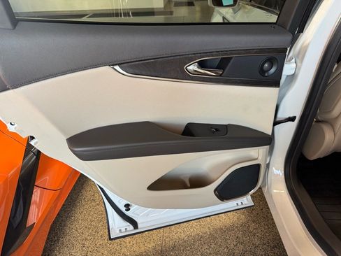 Used 2020 Lincoln Nautilus Reserve w/ Equipment Group 201A image 12