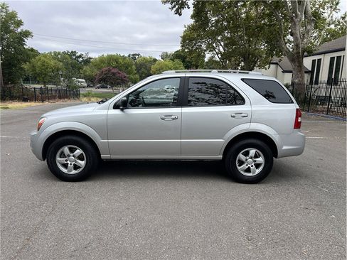 Used 2008 Kia Sorento 2WD image 4