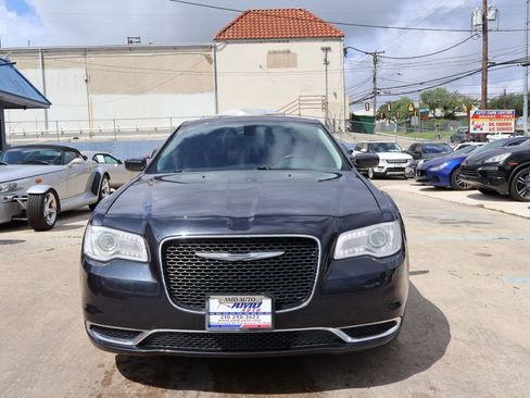 Used 2016 Chrysler 300 Limited RWD image 2