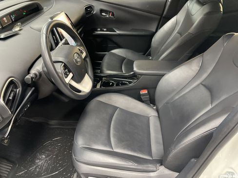 Used 2018 Toyota Prius Prime Advanced image 16