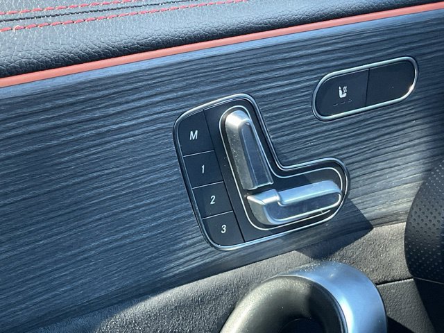 Used 2023 Mercedes-Benz CLA 250 4MATIC image 31