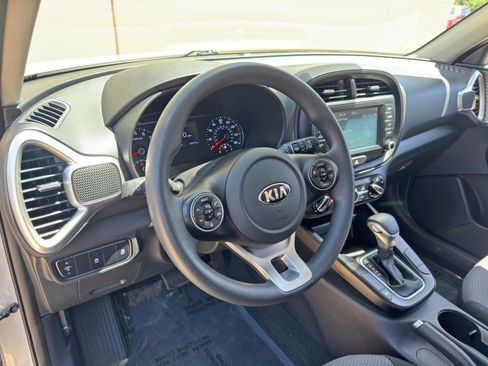 Used 2021 Kia Soul LX image 12