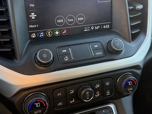 Used 2023 GMC Acadia SLE image 7