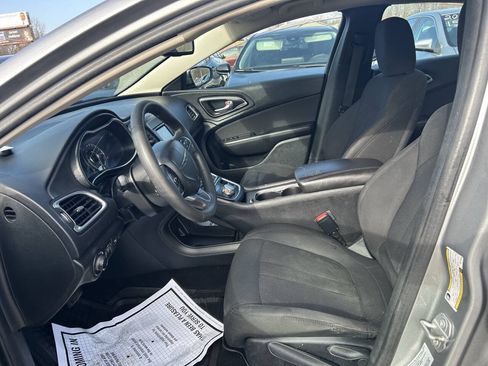 Used 2016 Chrysler 200 Limited FWD image 10