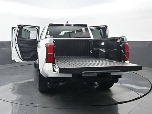 Used 2025 Toyota Tacoma SR5 RWD image 33