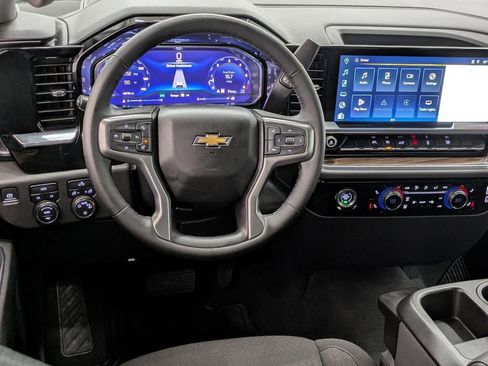 Used 2024 Chevrolet Silverado 1500 LT AWD/4WD image 5