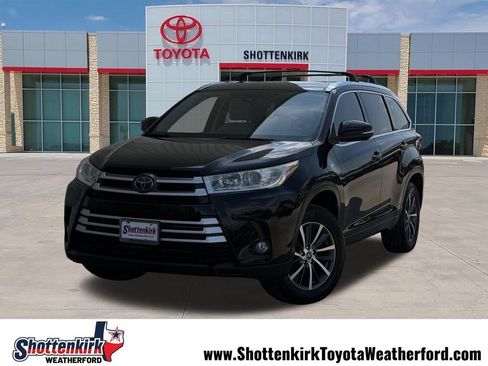 Used 2018 Toyota Highlander XLE FWD image 1