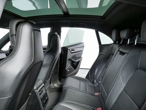 Certified 2025 Porsche Macan Electric image 22