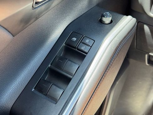 Used 2023 Toyota Highlander XLE image 26