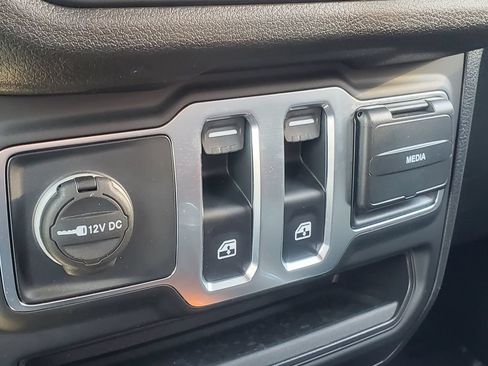 Used 2025 Jeep Wrangler Sport AWD/4WD image 21