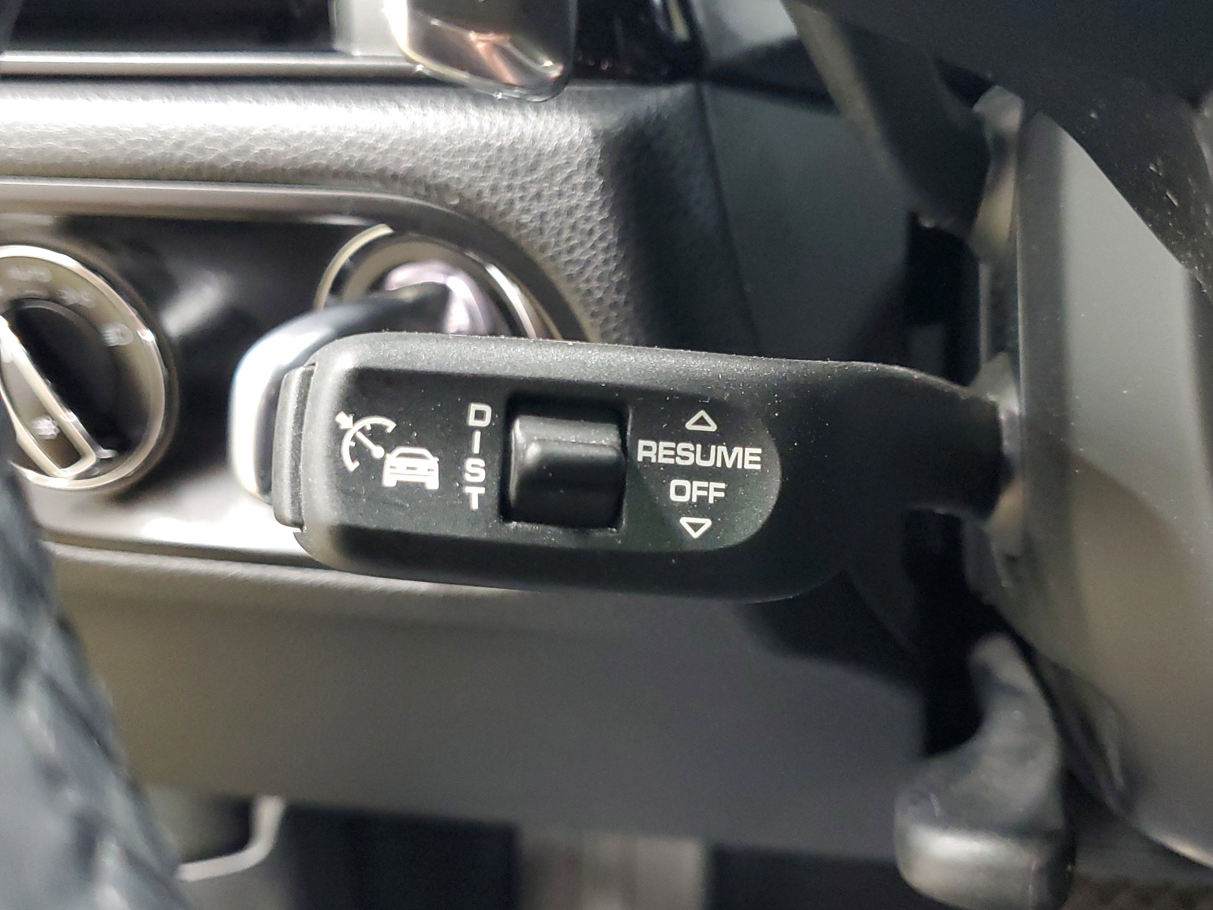Used 2025 Porsche Macan AWD/4WD image 28