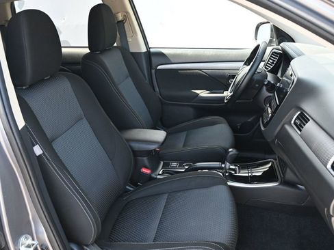 Used 2017 Mitsubishi Outlander SE FWD image 18