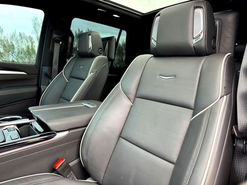 Used 2025 Cadillac Escalade Sport w/ Touring Package image 16