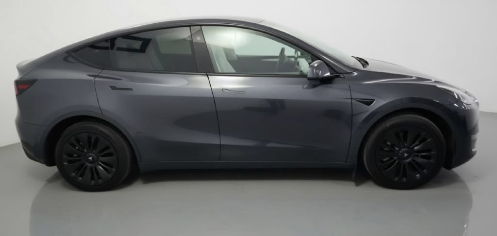 Used 2025 Tesla Model Y Long Range AWD/4WD image 4