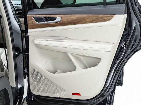 New 2026 Volkswagen Atlas SE image 30