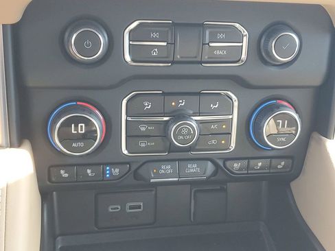 Certified 2024 Chevrolet Suburban Premier image 33