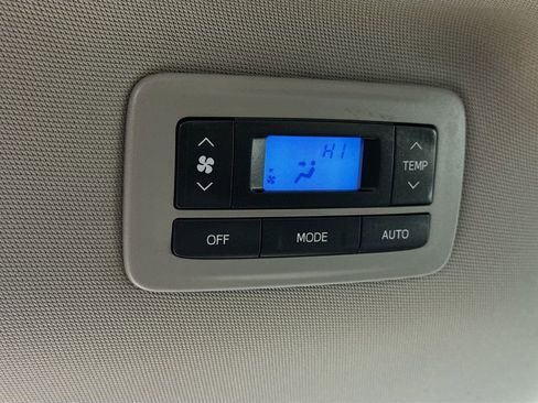 Used 2015 Toyota Sienna LE image 23