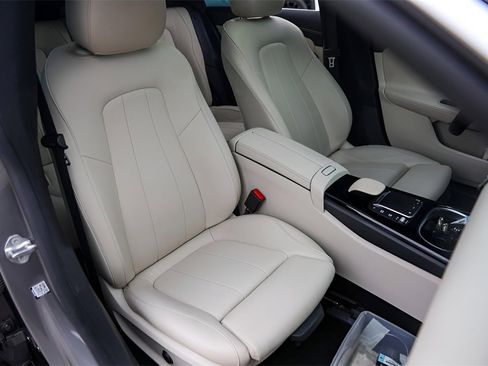 Used 2022 Mercedes-Benz CLA 250 image 35