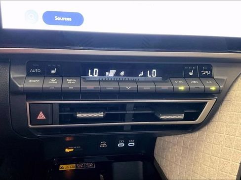 Used 2026 Toyota Camry XLE AWD/4WD image 30