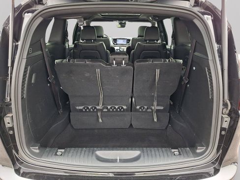 Used 2025 Chrysler Pacifica Limited FWD image 26