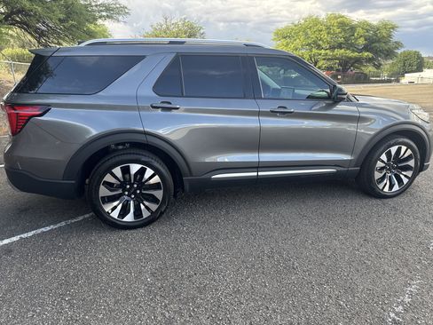 Used 2026 Ford Explorer Platinum w/ LUX Leather Package AWD/4WD image 13