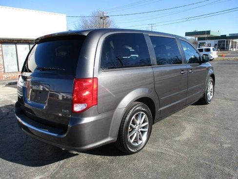 Used 2016 Dodge Grand Caravan SE image 10