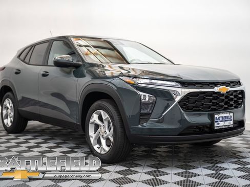 New 2026 Chevrolet Trax LS w/ LS Convenience Package FWD image 1