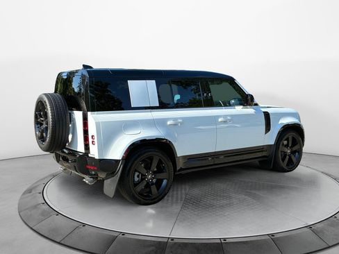 Certified 2025 Land Rover Defender 110 X-Dynamic SE AWD/4WD image 7