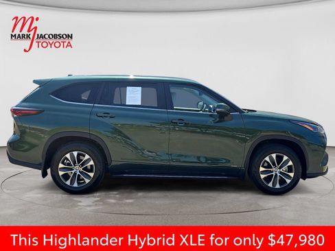 Used 2025 Toyota Highlander XLE AWD/4WD image 8