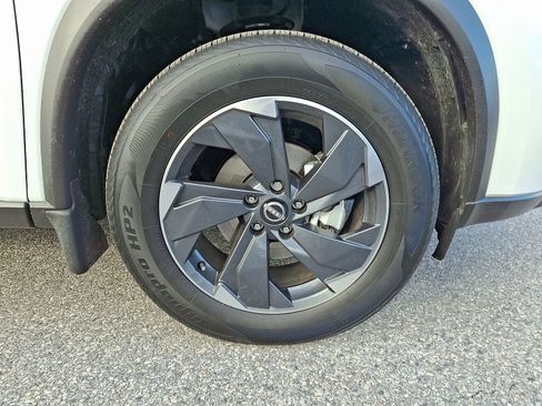 Certified 2025 Nissan Rogue SV image 8