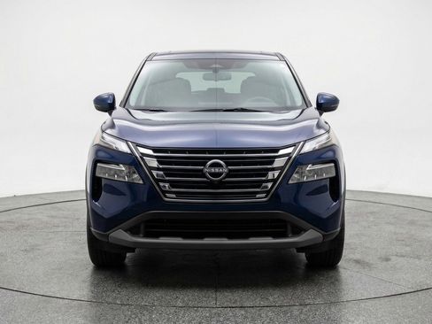 Used 2025 Nissan Rogue SV AWD/4WD image 2