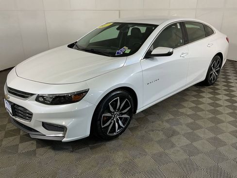 Used 2017 Chevrolet Malibu LT w/ Leather Package FWD image 5