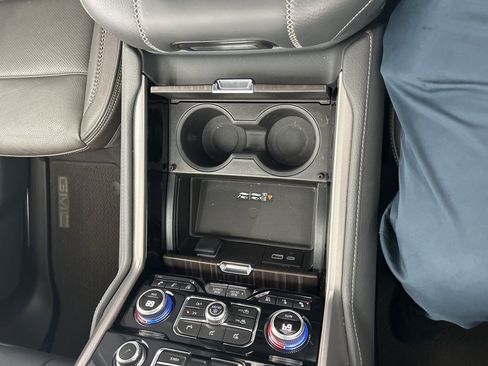 Used 2024 GMC Yukon XL Denali image 14