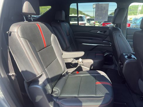 Used 2024 Chevrolet Traverse RS AWD/4WD image 12