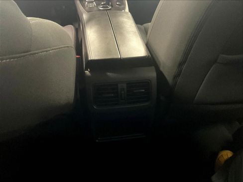 Used 2023 Nissan Rogue S image 27