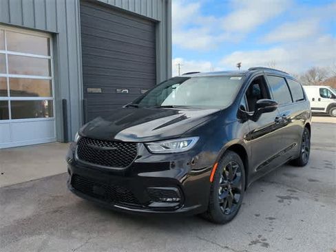 New 2026 Chrysler Pacifica Select image 11
