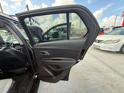 Used 2020 Chevrolet Trax LT w/ Driver Confidence Package FWD image 11