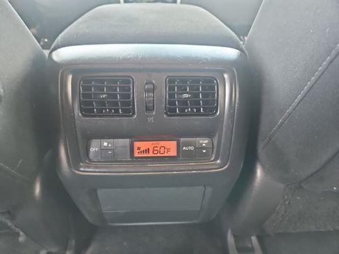 Used 2015 Nissan Pathfinder SV FWD image 11