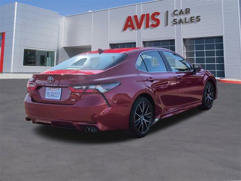 Used 2024 Toyota Camry SE image 6