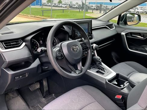 Used 2020 Toyota RAV4 XLE FWD image 16