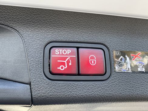 New 2026 Mercedes-Benz GLS 580 4MATIC image 12