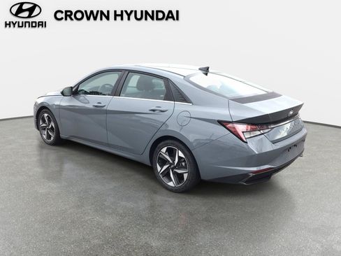 Used 2022 Hyundai Elantra Limited FWD image 6