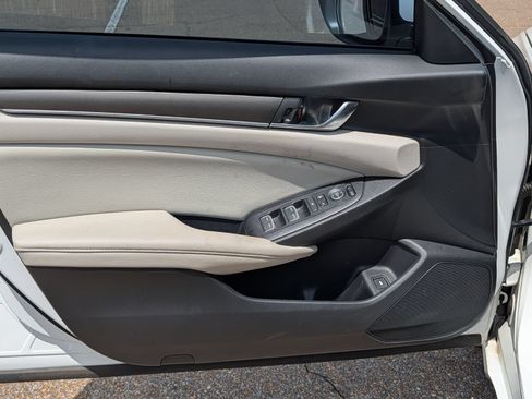 Used 2018 Honda Accord LX image 10